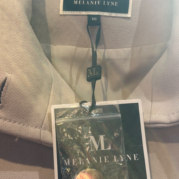 Gorgeous Melanie Lyne winter coat. New, with tags. - Picture 4 of 5